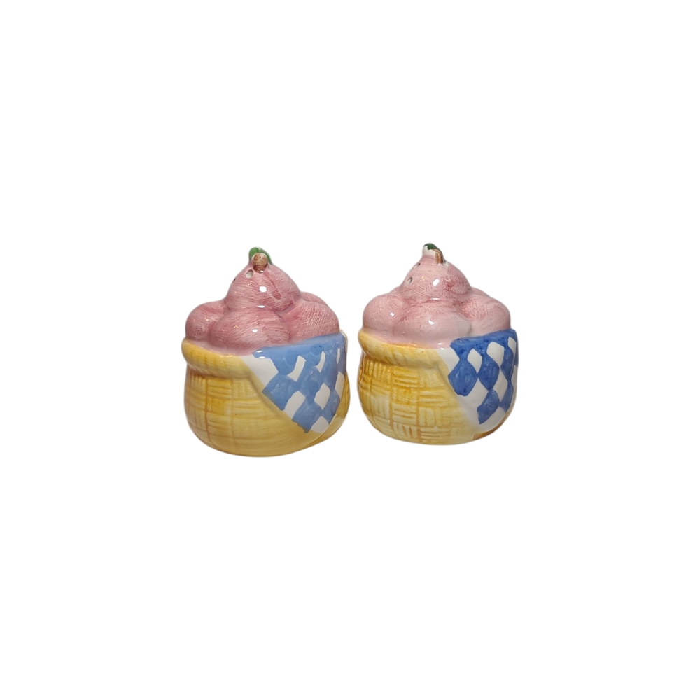 Apples in Basket Salt and Pepper Shakers Set